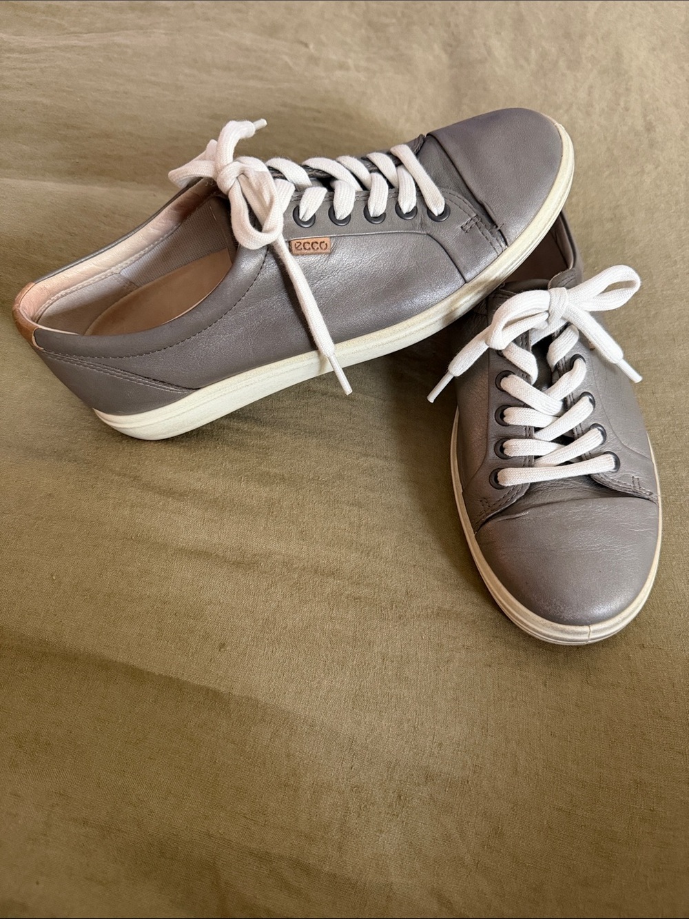 Ecco Grey/Silver Leather Low-Top Sneakers with White Laces and Soles